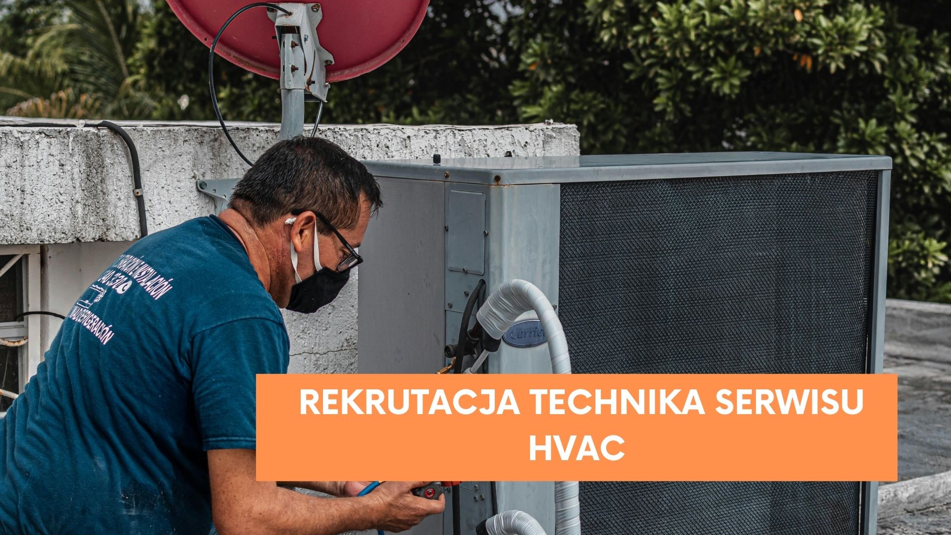 Technik serwisu HVAC